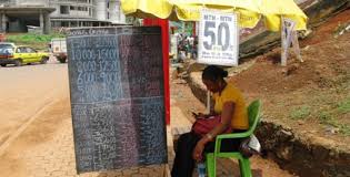 Qui a décidé la facturation du service de transfert de crédit aux abonnés de téléphonie mobile?